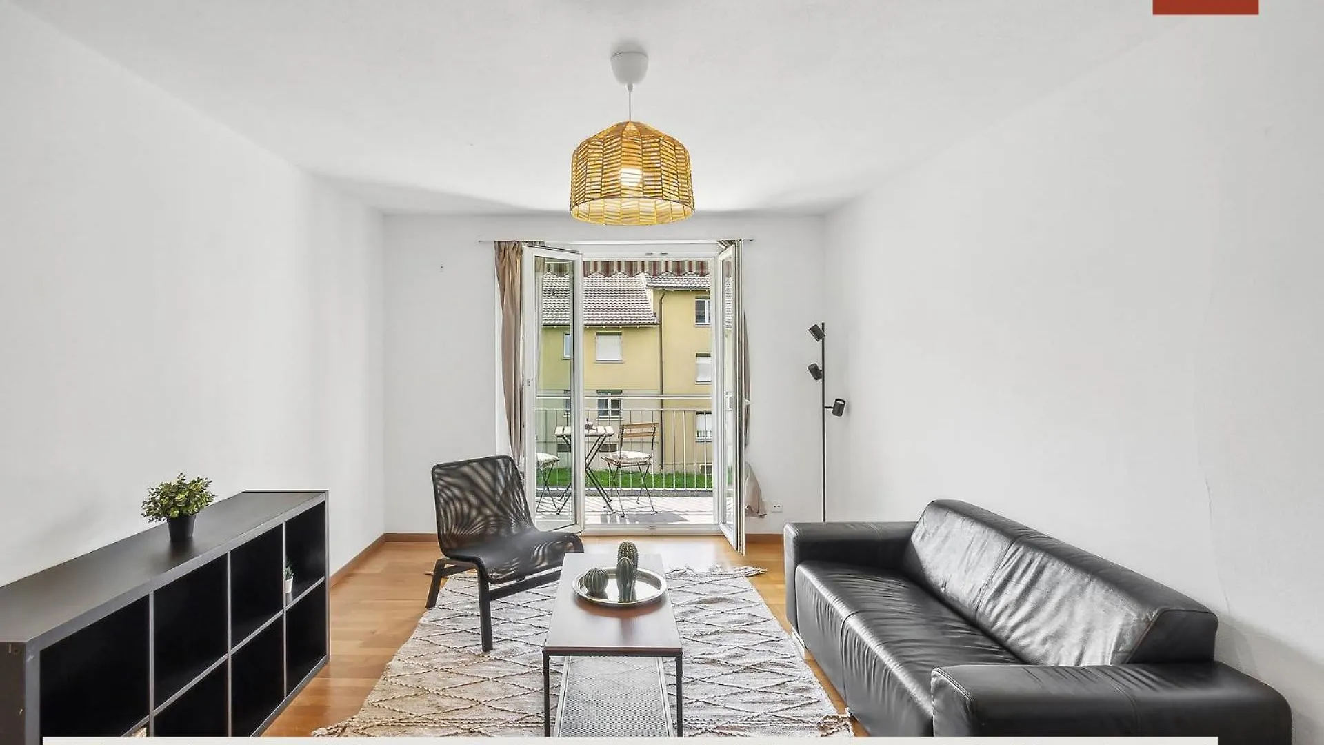 Urban Living Redefined: Apartment In Oerlikon Zurique