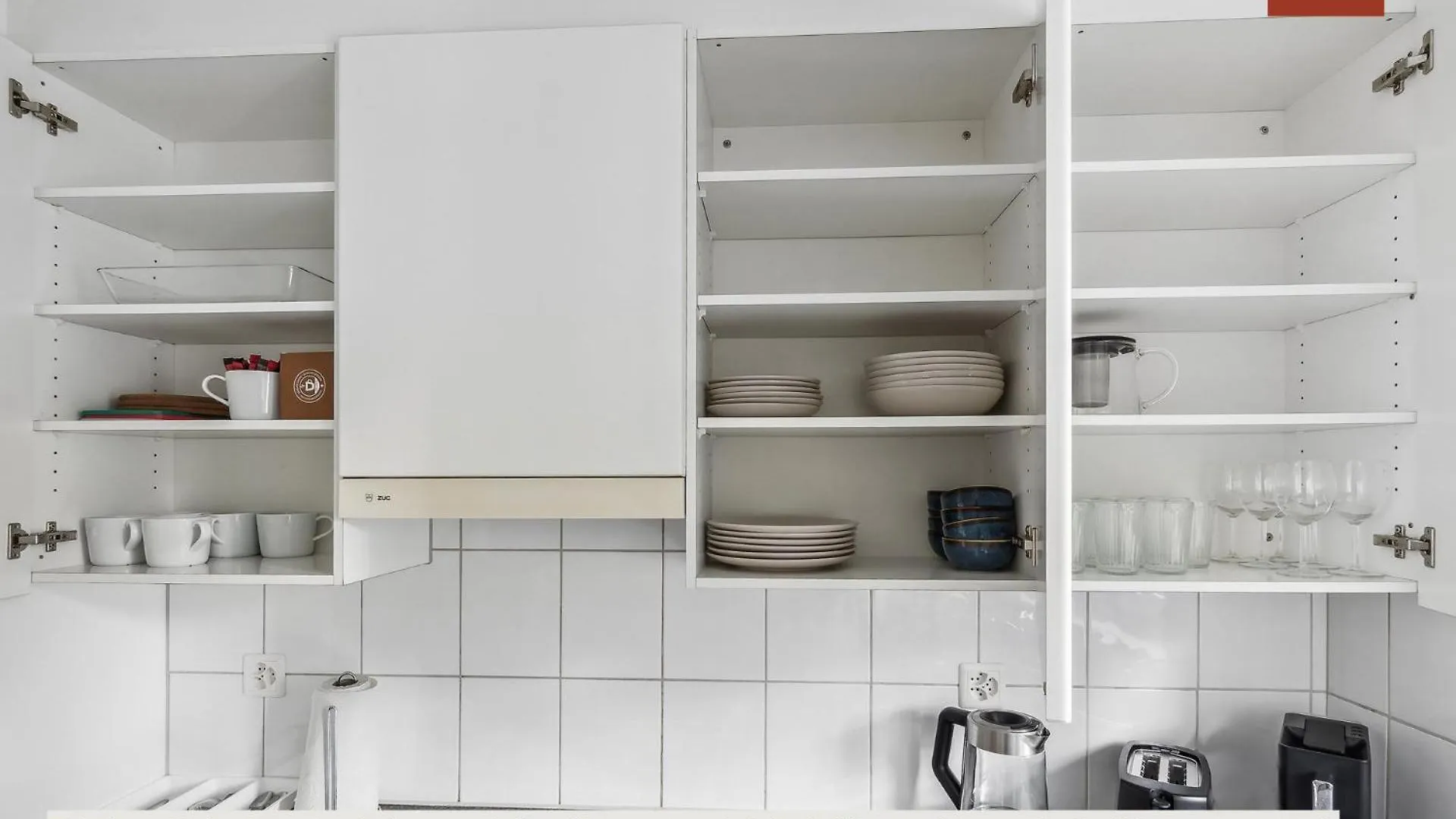 Urban Living Redefined: Apartment In Oerlikon Zurique